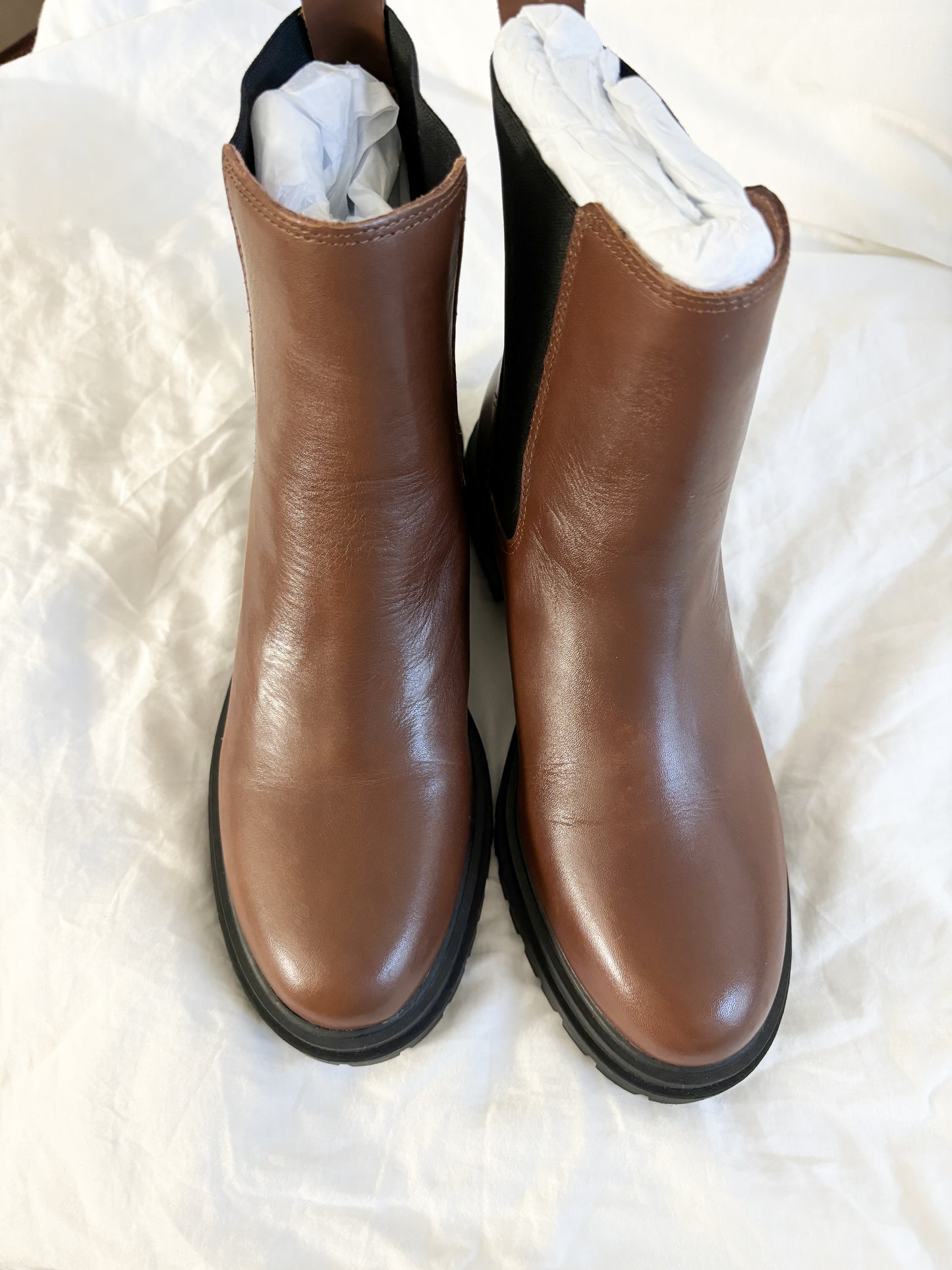 NEW Madewell Pull On Chelsea Lug Sole Boots