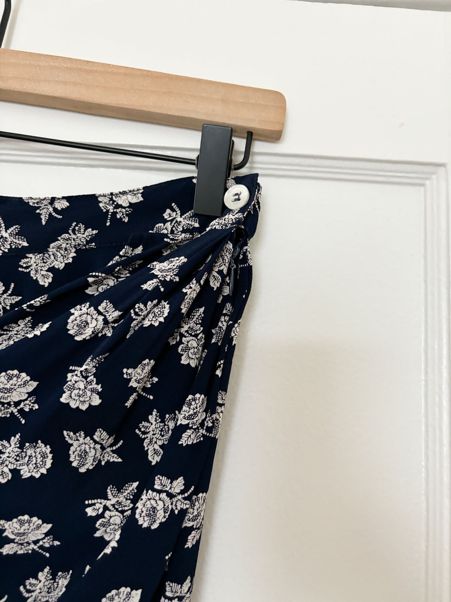 Vintage Talbots Navy Floral Skirt (26”)