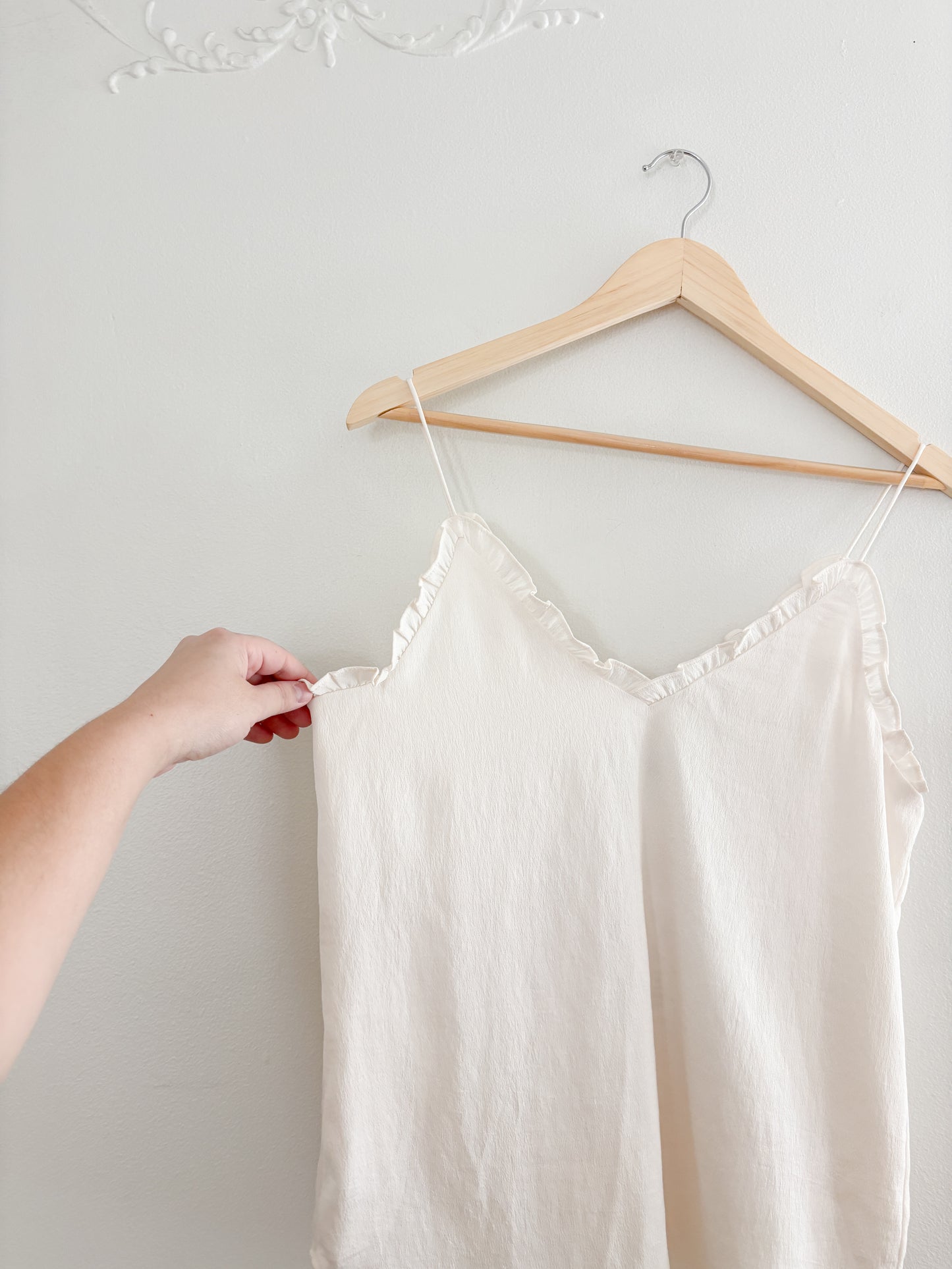 Express ruffle tank top (S)