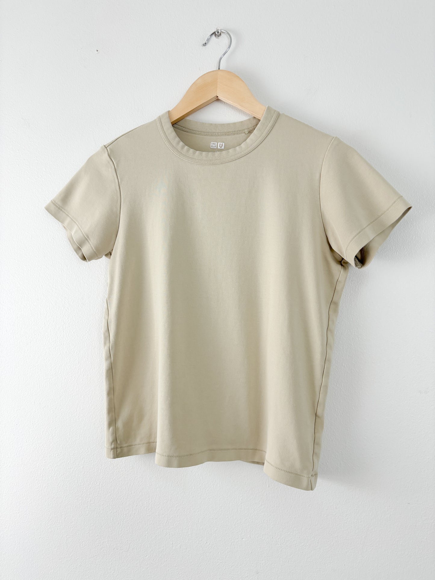 Uniqlo basic tee