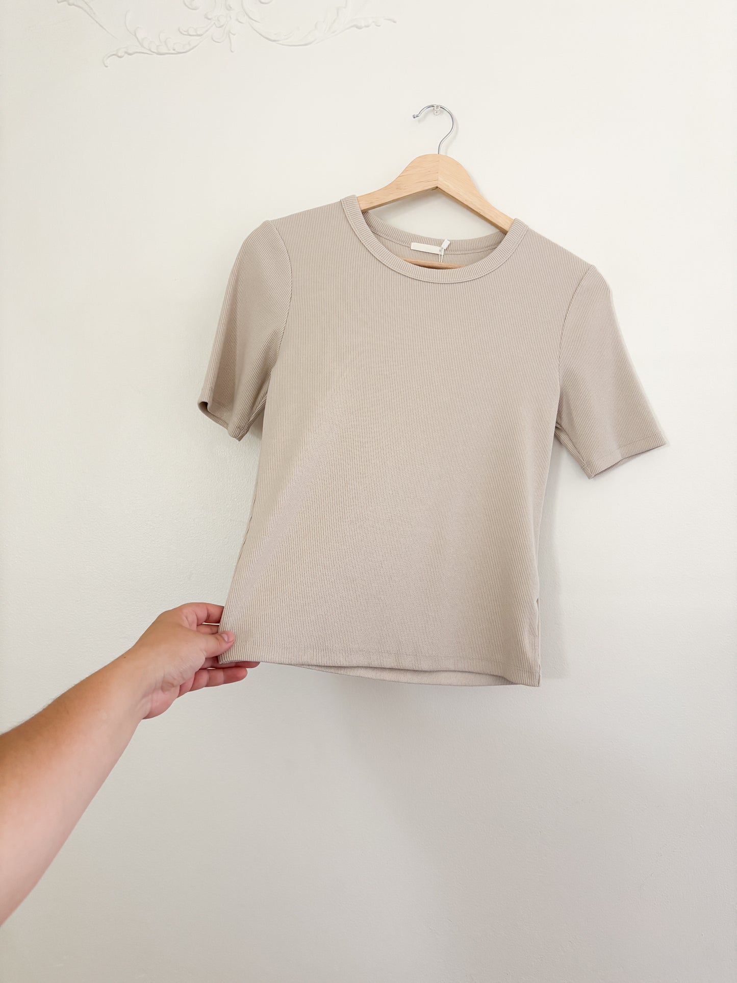 Uniqlo Ribbed Taupe Tee (M)