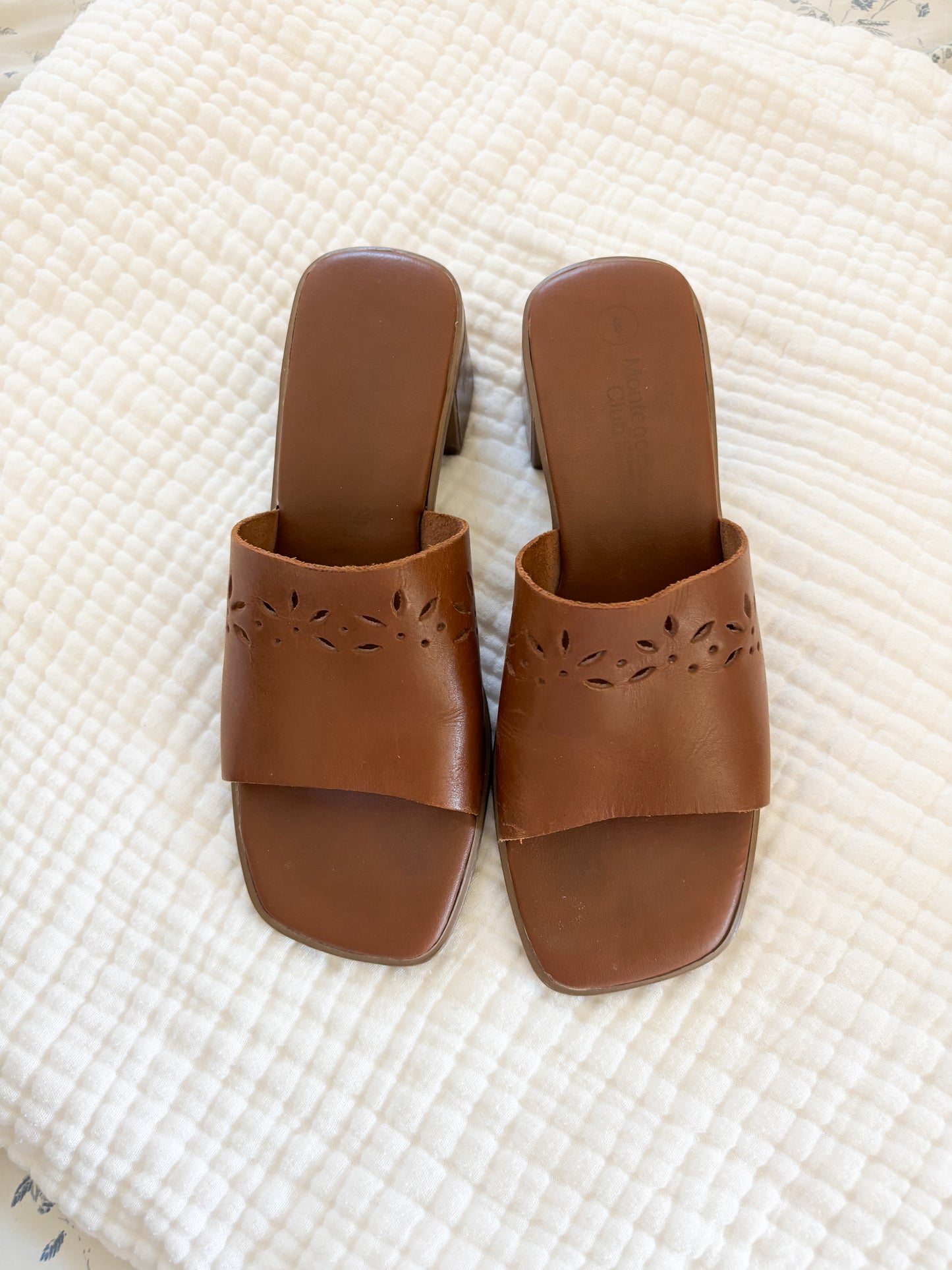 Vintage Brown Leather Heeled Sandals (6)