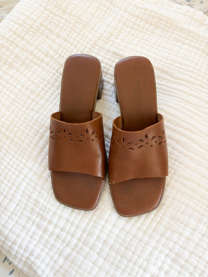 Vintage Brown Leather Heeled Sandals (6)